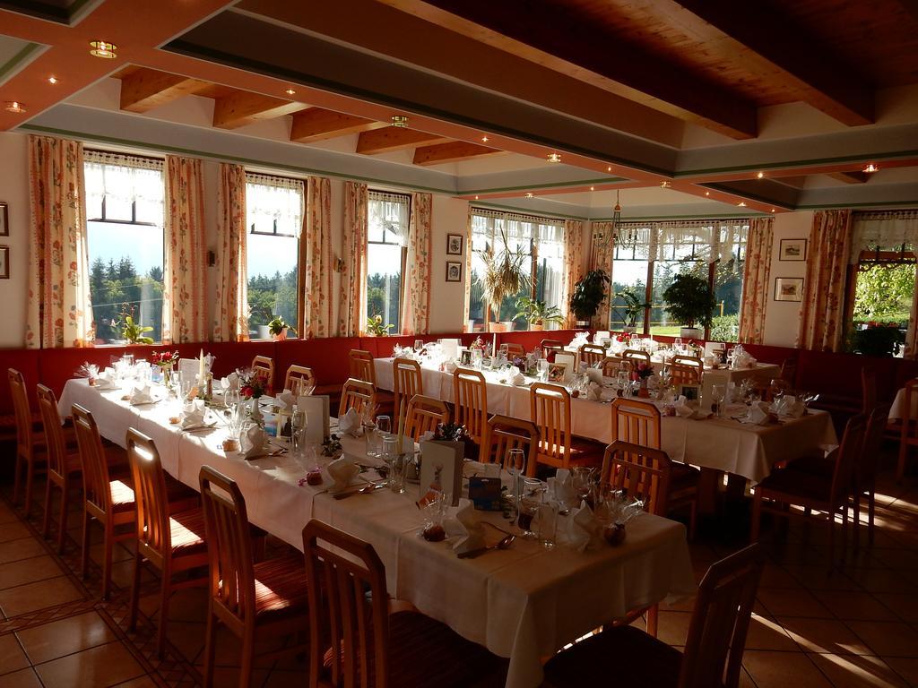 Hotel Landhof Simeter Gmbh Spittal an der Drau Exterior photo